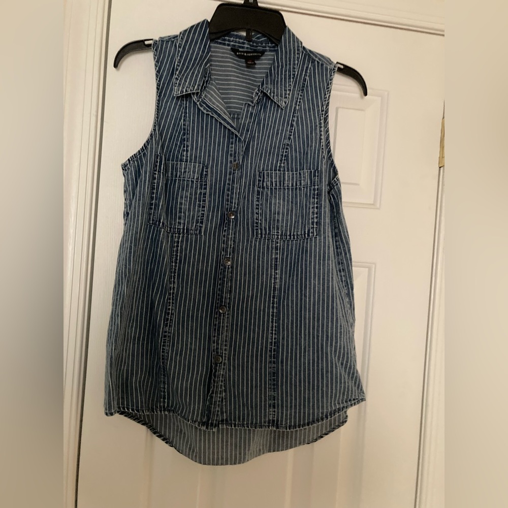 Rock&Republic blue and white striped sleeveless denim blouse